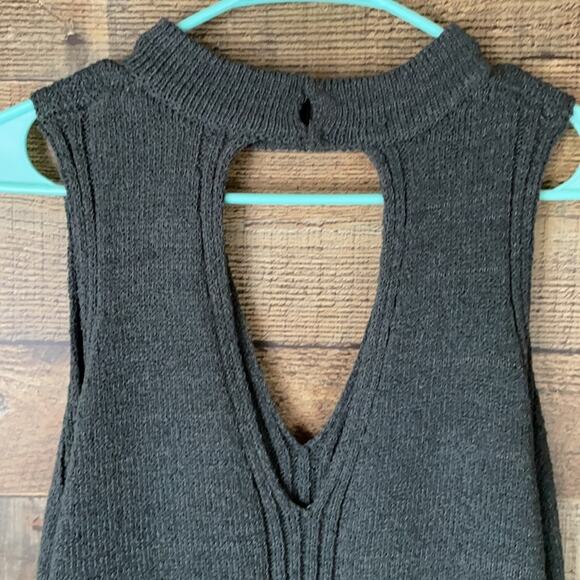 Astr The Label Sleeveless Tunic Sweater Choker Cutout Neck Gray Size Small - Picture 5 of 10
